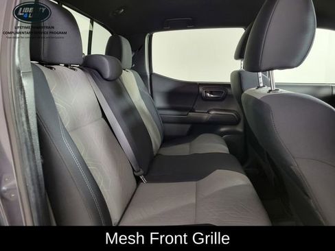 Used 2022 Toyota Tacoma TRD Sport w/ Technology Package image 17