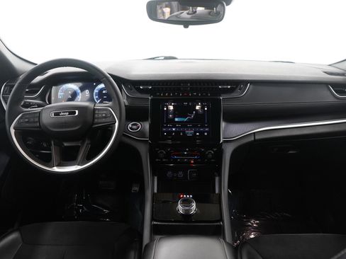 Used 2024 Jeep Grand Cherokee Altitude image 16