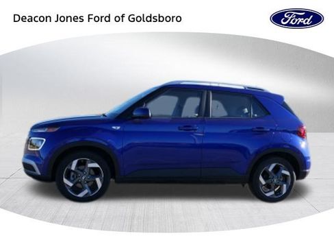 Used 2023 Hyundai Venue Limited image 6