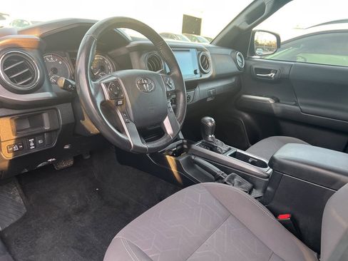 Used 2018 Toyota Tacoma TRD Sport w/ Technology Package image 9