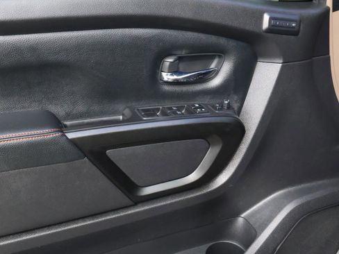 Used 2021 Nissan Titan PRO-4X w/ Pro-4x Convenience Package image 19