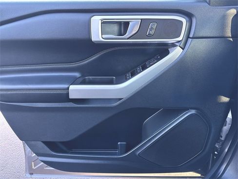 Used 2021 Ford Explorer XLT image 21