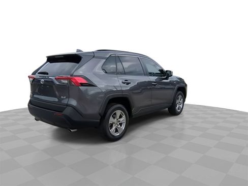 Used 2022 Toyota RAV4 XLE w/ Convenience Package image 8