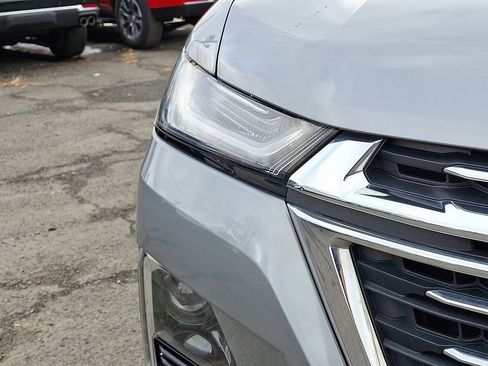 Used 2024 Chevrolet Traverse LT image 35