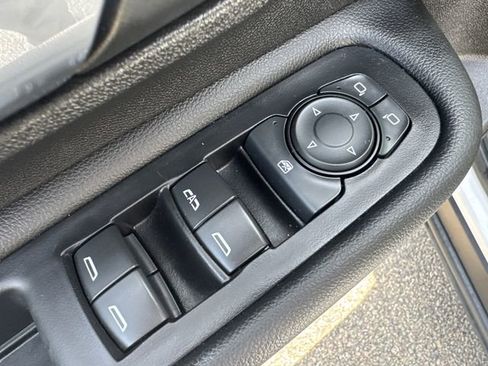 Used 2023 GMC Terrain SLT w/ Infotainment Package II image 28