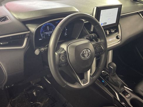 Used 2024 Toyota Corolla Cross XLE w/ Convenience Package FWD image 12