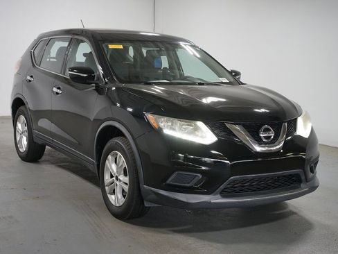 Used 2015 Nissan Rogue S image 3