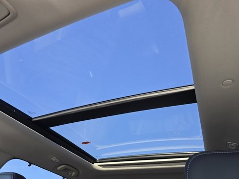 New 2025 Honda Pilot Touring image 3