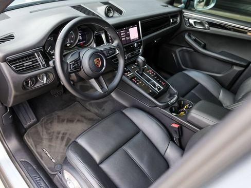 Certified 2023 Porsche Macan AWD/4WD image 4