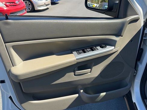 Used 2008 Jeep Grand Cherokee Laredo w/ Driver Convenience Group image 30