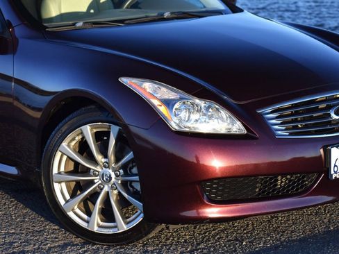 Used 2010 INFINITI G37 Convertible w/ Premium Pkg RWD image 5
