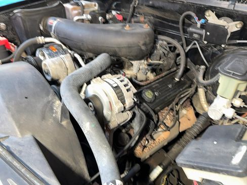 Used 1995 GMC Yukon SLE image 90