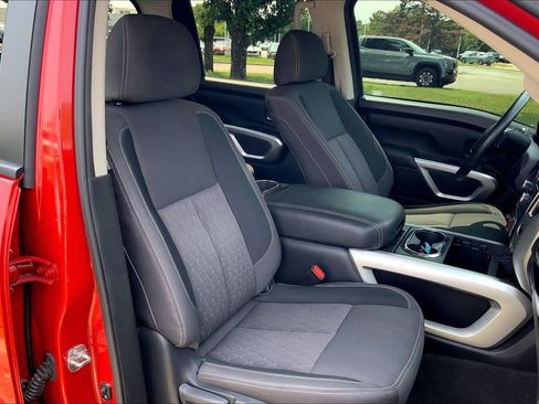Used 2022 Nissan Titan SV w/ SV Convenience Package AWD/4WD image 7