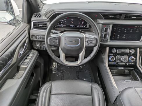 Used 2024 GMC Yukon XL Denali AWD/4WD image 16