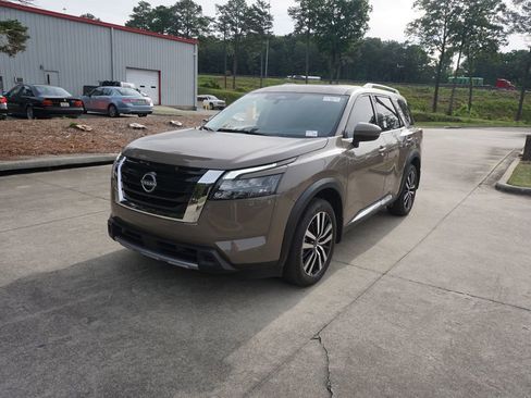 Used 2025 Nissan Pathfinder Platinum FWD image 28