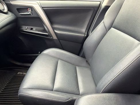 Used 2018 Toyota RAV4 Limited image 12
