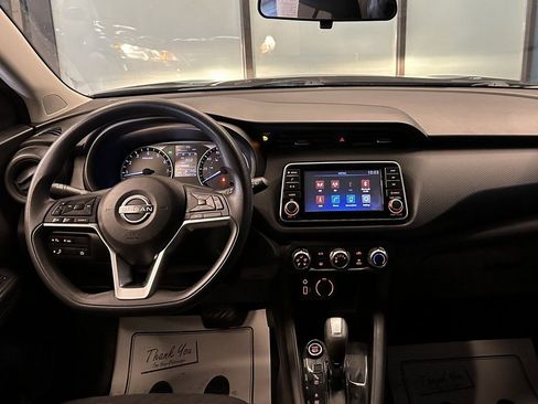 Used 2022 Nissan Kicks S image 9