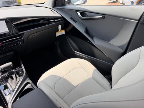 New 2026 Kia Niro EX FWD image 15