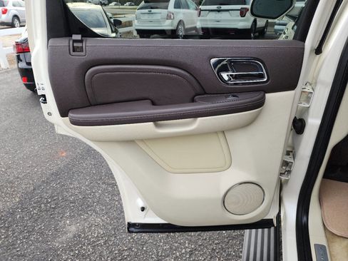 Used 2009 Cadillac Escalade Platinum image 25