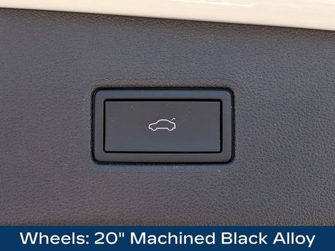 Used 2022 Volkswagen Tiguan SEL R-Line image 30