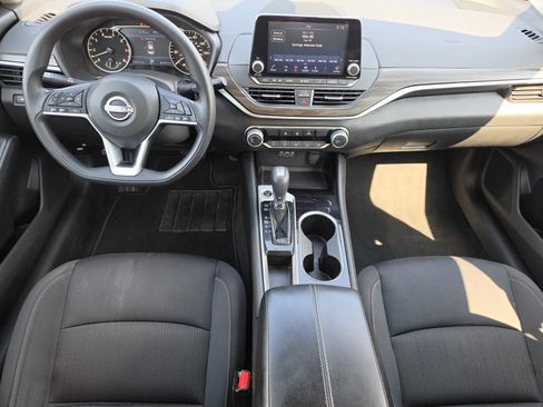 Used 2024 Nissan Altima 2.5 SV FWD image 9