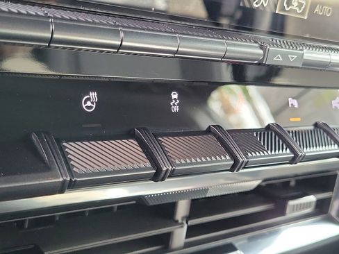 Used 2026 GMC Hummer EV SUV image 34