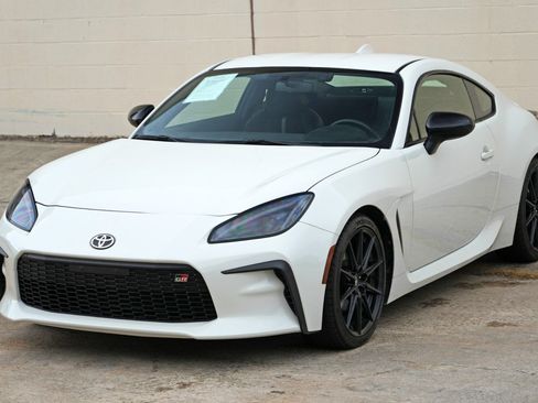 Used 2023 Toyota GR86 Premium w/ ALL Weather Mat Package (TMS) RWD image 40