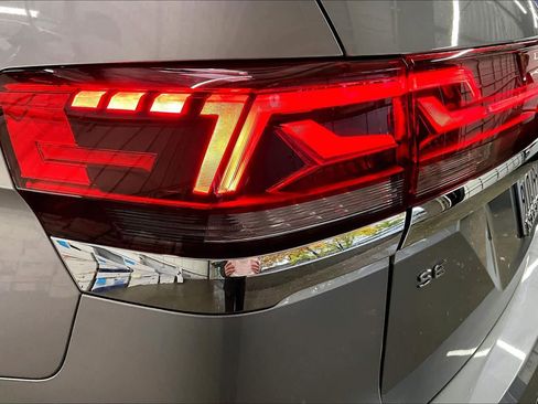 Used 2024 Volkswagen Atlas SE image 31