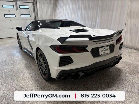 Used 2023 Chevrolet Corvette Stingray Premium Conv w/ Z51 Performance Package RWD image 5