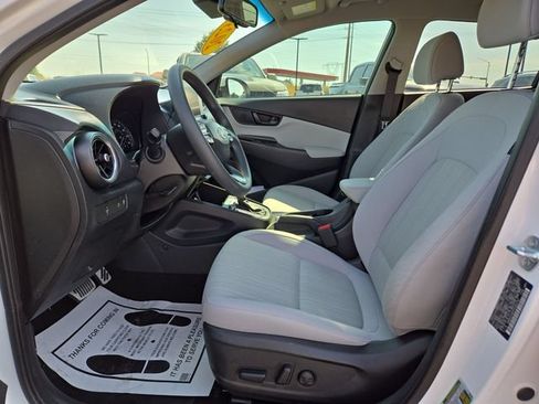 Used 2023 Hyundai Kona SEL FWD image 2