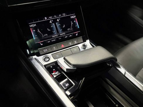 Used 2022 Audi e-tron Premium w/ Convenience Plus Package image 22