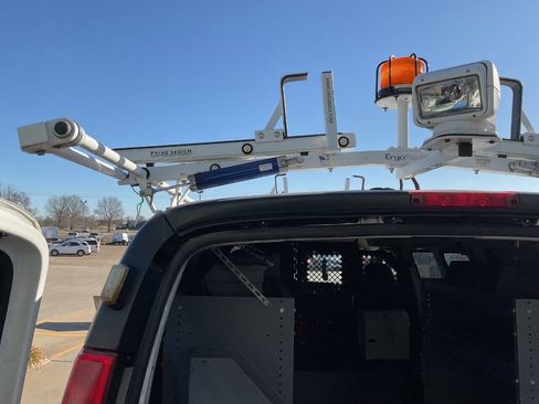 Used 2009 Chevrolet Express 2500 image 18