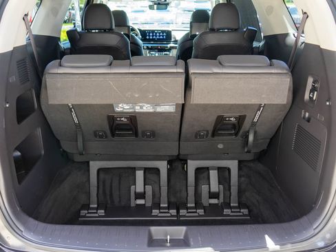 Certified 2024 Kia Carnival SX Prestige FWD image 37