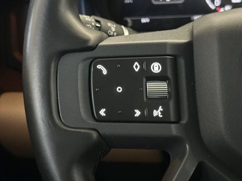 Used 2025 Land Rover Defender 110 X-Dynamic SE AWD/4WD image 29