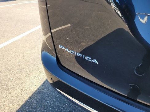 Used 2023 Chrysler Pacifica Limited FWD image 6