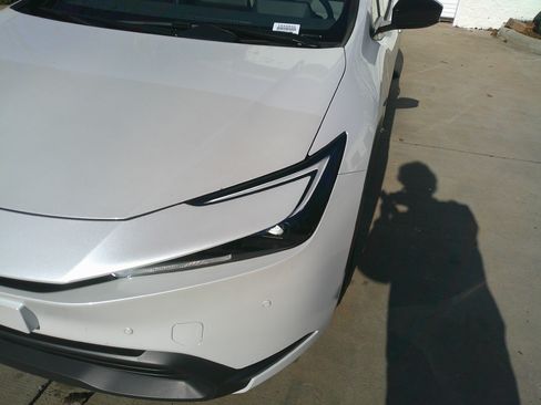 Used 2023 Toyota Prius LE image 7