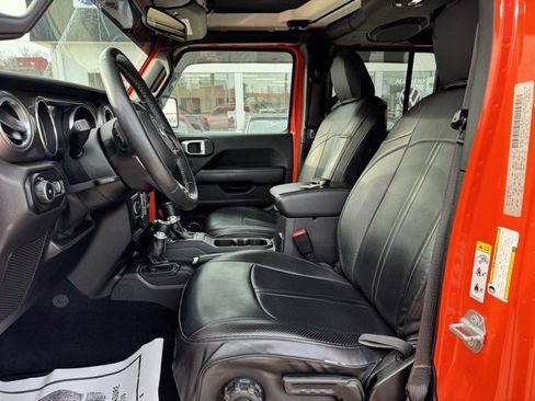 Used 2018 Jeep Wrangler Unlimited Sahara w/ Safety Group image 11