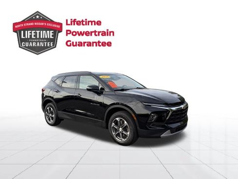 Used 2025 Chevrolet Blazer LT w/ Sound & Technology Package FWD image 9