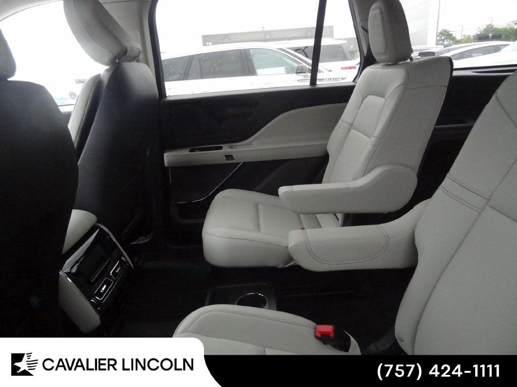 Used 2026 Lincoln Aviator AWD image 8