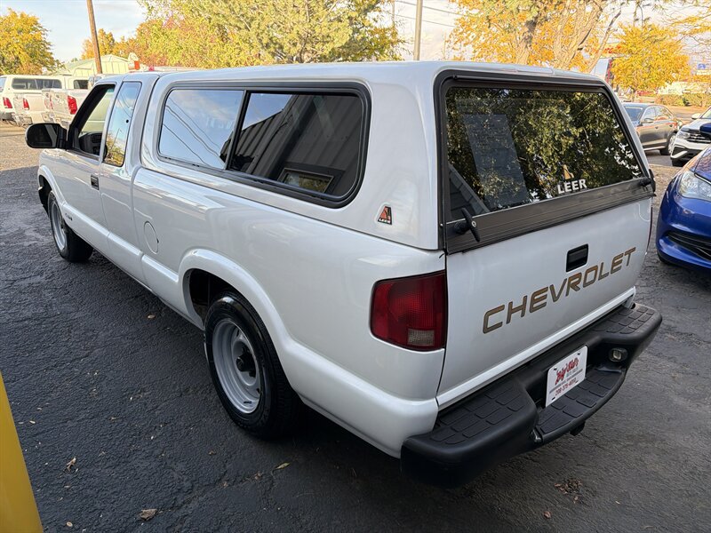 Used 2002 Chevrolet S10 Pickup 2WD Extended Cab image 3