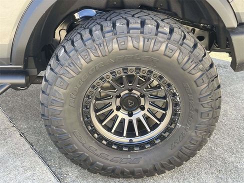 New 2025 Ford Bronco 4-Door image 9