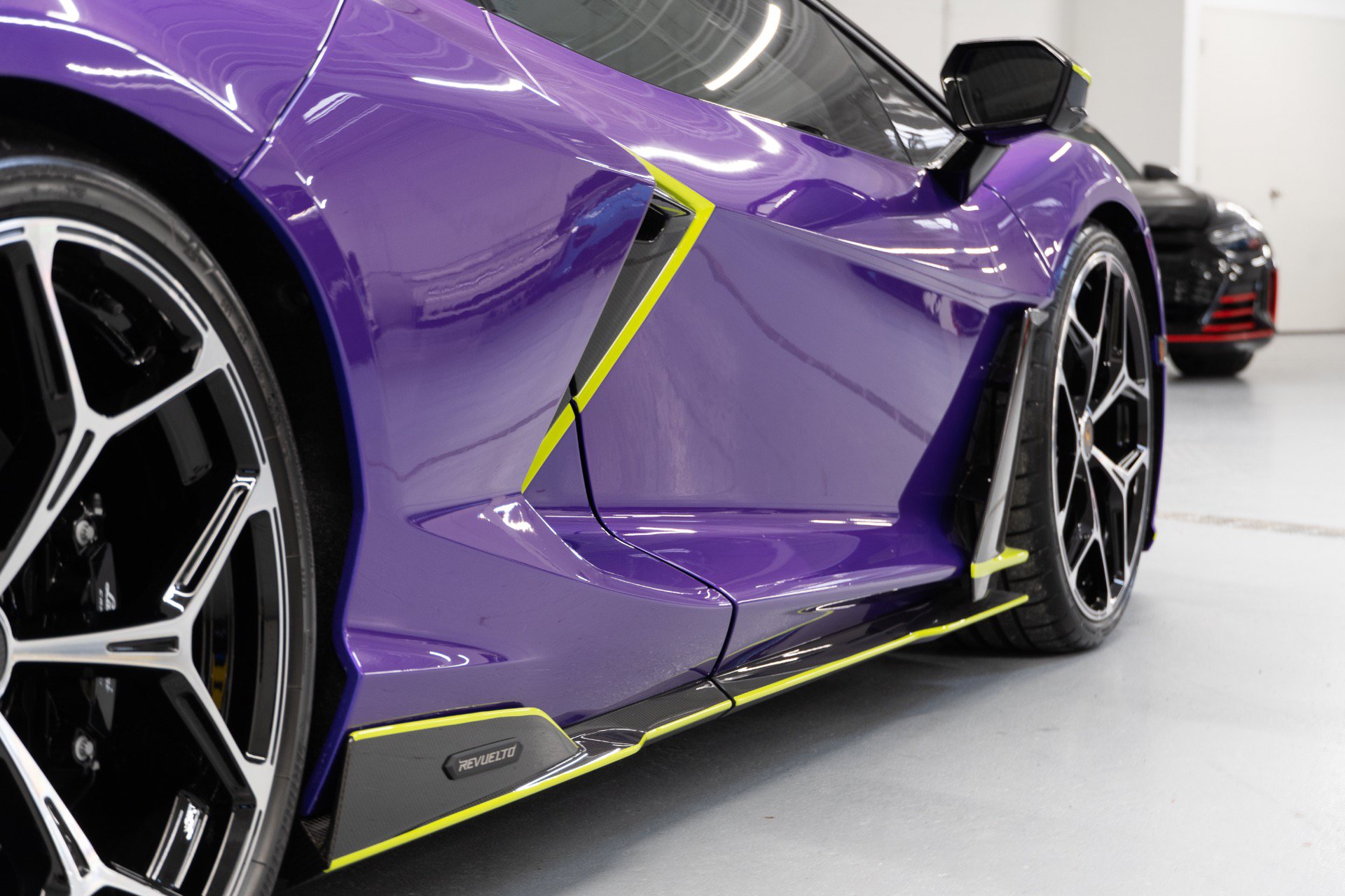 Used 2024 Lamborghini Revuelto AWD/4WD image 18