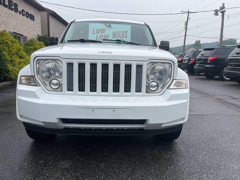 Used 2012 Jeep Liberty Sport AWD/4WD image 3