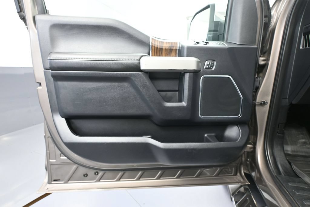 Used 2019 Ford F150 Lariat w/ Equipment Group 502A Luxury AWD/4WD image 14