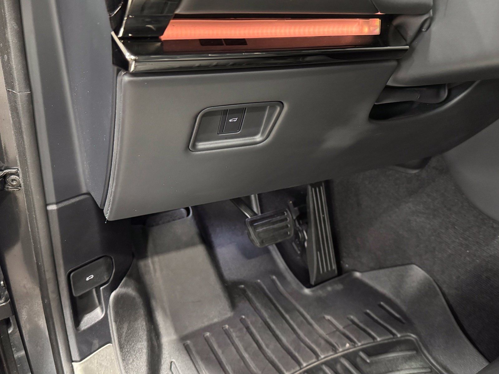 Used 2024 Land Rover Range Rover Sport SE AWD/4WD image 19