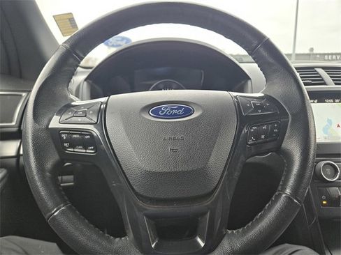 Used 2018 Ford Explorer XLT w/ Equipment Group 202A image 18