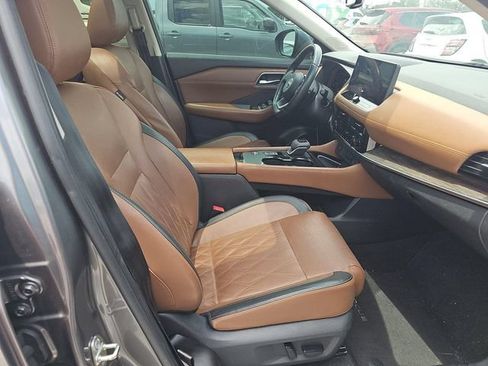 Used 2024 Nissan Rogue Platinum FWD image 6