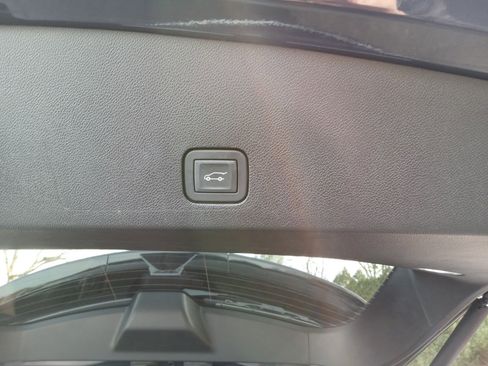 Used 2025 Cadillac XT6 Premium Luxury w/ Platinum Package image 27