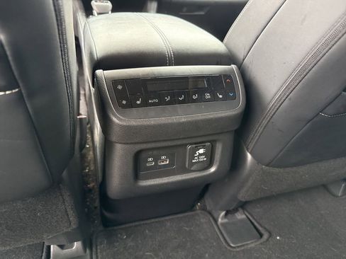 Used 2024 Nissan Pathfinder Platinum w/ Cargo Package image 25