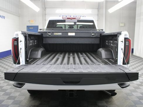 Used 2025 GMC Sierra 2500 AT4 image 42